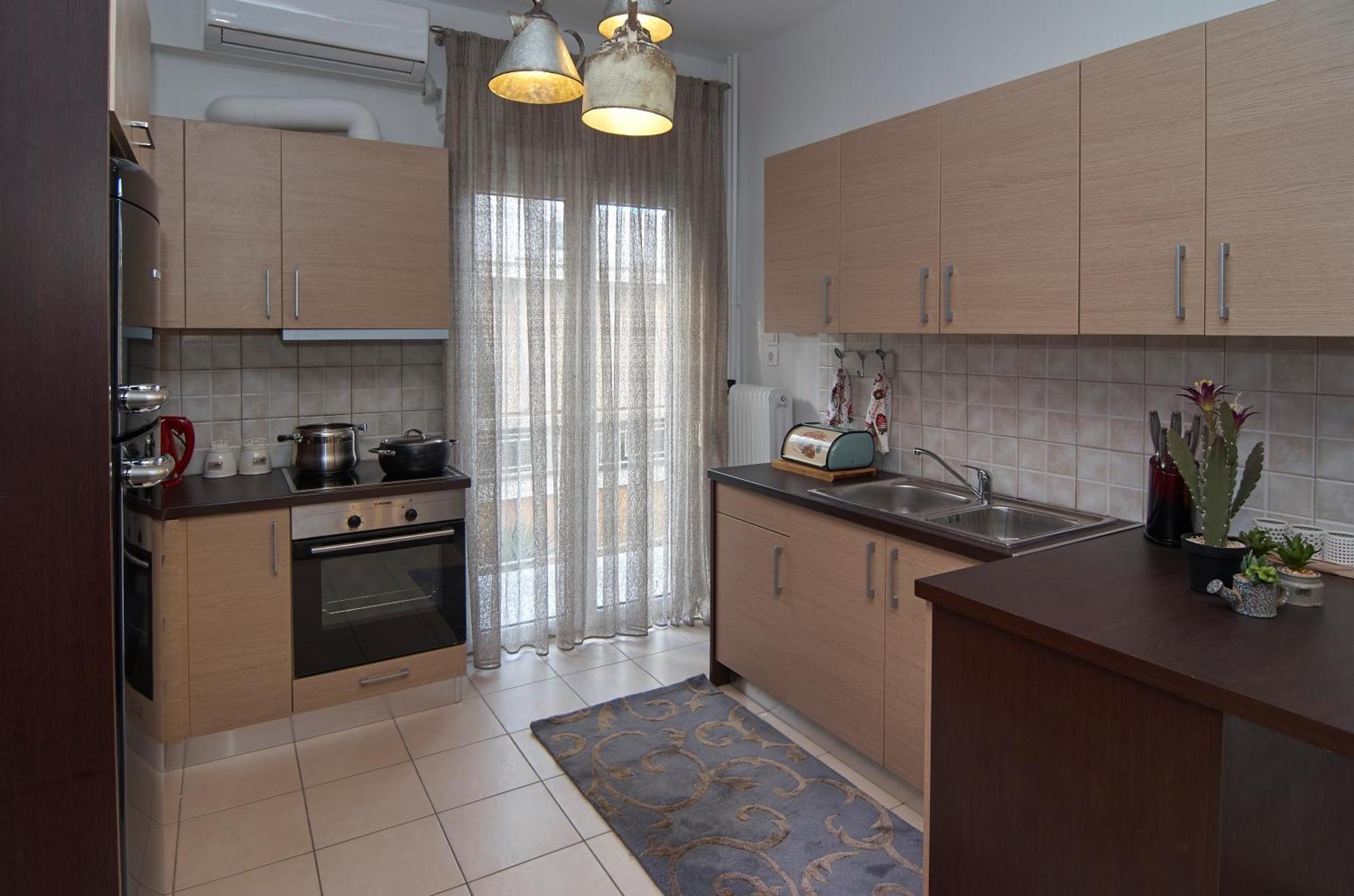 Apartment Just 130sqm One Step From Metro Athens