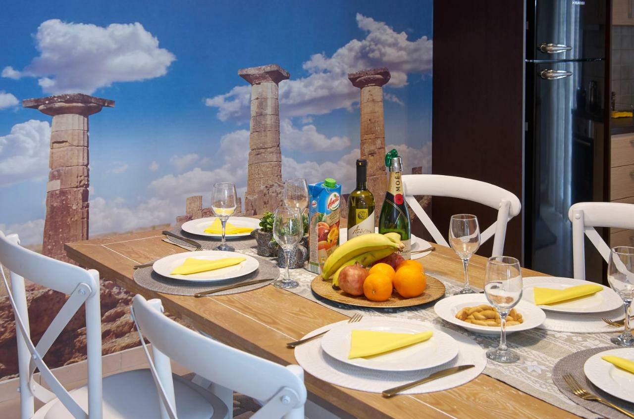 Apartment Just 130sqm One Step From Metro Athens